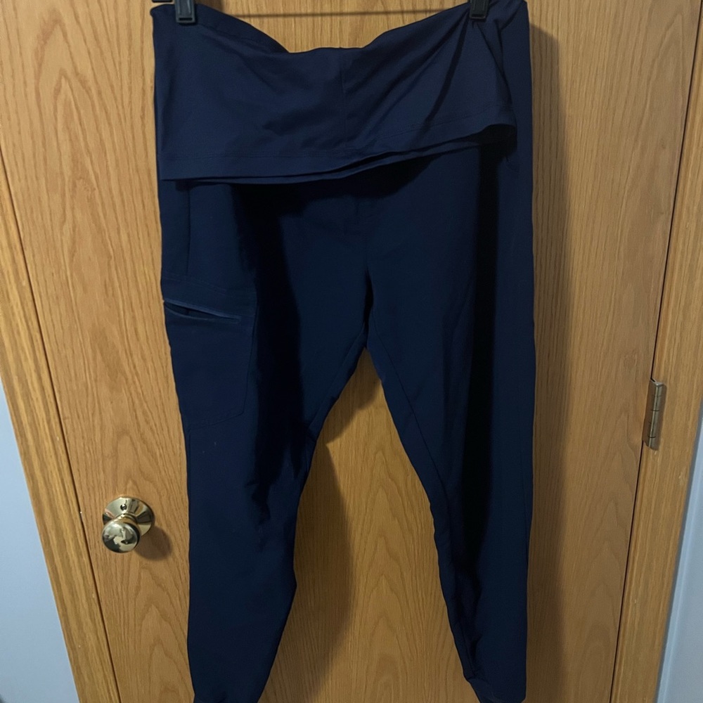 Figs maternity jogger style scrub pants